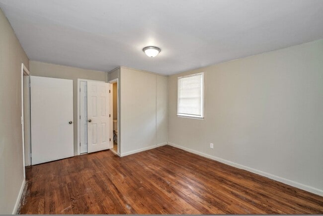Building Photo - Don’t Miss This Beautifully Renovated Home...