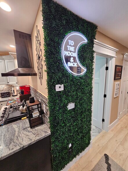 Building Photo - 435 High St