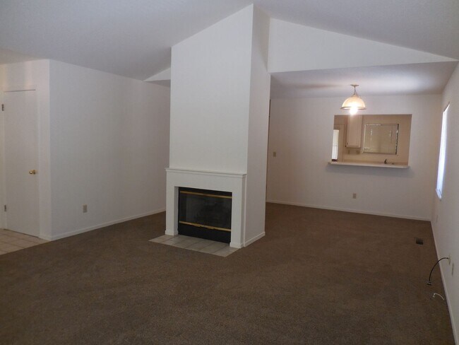 Building Photo - Spacious 2-Bedroom, 2-Bath Single-Story Du...