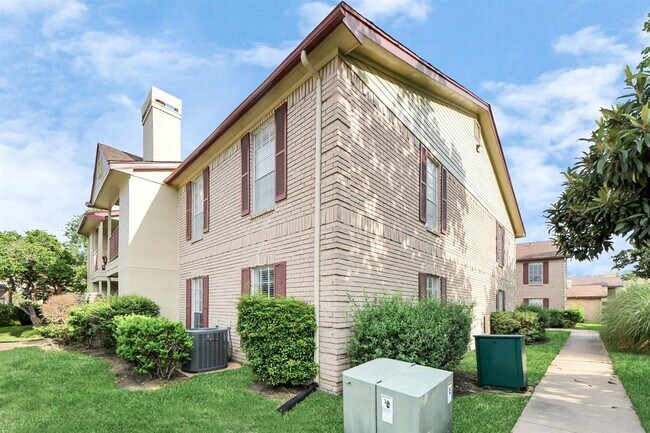 Building Photo - 2120 El Paseo St