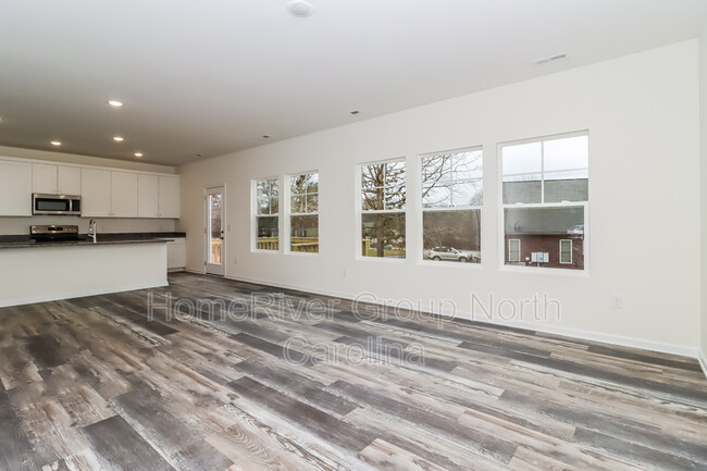 Building Photo - 1531 Antioch Dr