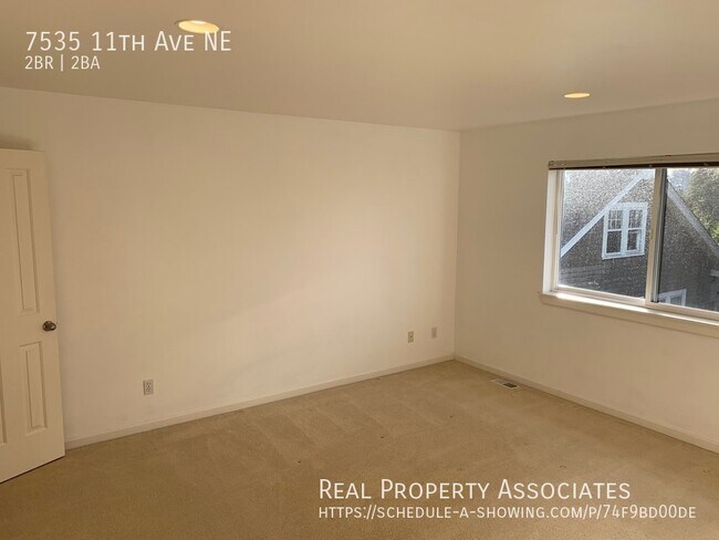 Building Photo - Maple Leaf Townhouse Available