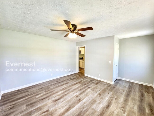 Building Photo - 512 Meadowbrook Dr