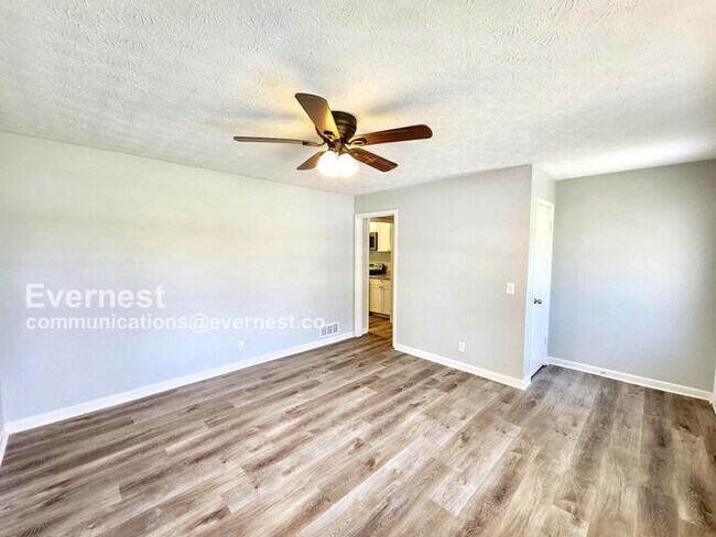 Building Photo - Lovely 3-Bedroom Home with Carport / Pet-F...