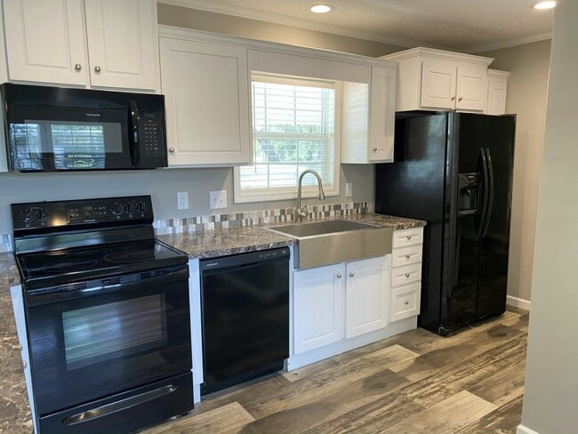 Building Photo - 2614 Azalea Pl