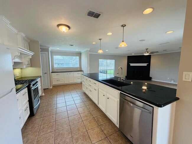 Building Photo - 5080 Browning Dr