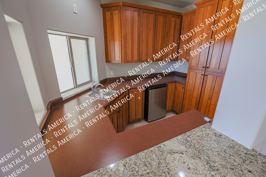 Building Photo - 14731 E Dixileta Dr