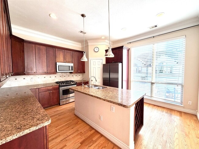 Building Photo - 5430 Crooms St