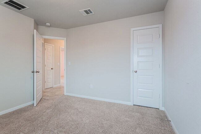 Building Photo - 605 Allenscreek Way-