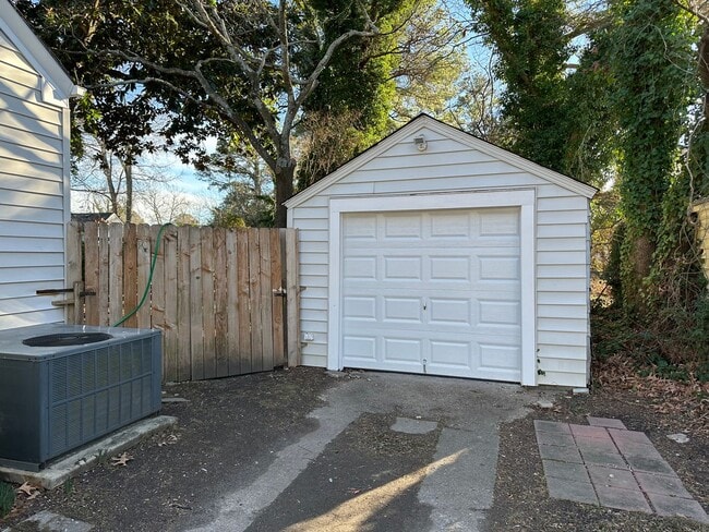 Building Photo - Beautifully Remodeled 4-bedroom Cape Cod -...