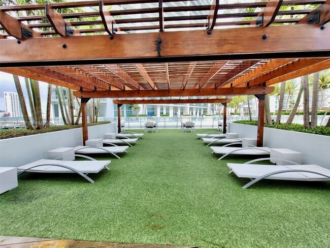 Building Photo - 92 SW 3rd St