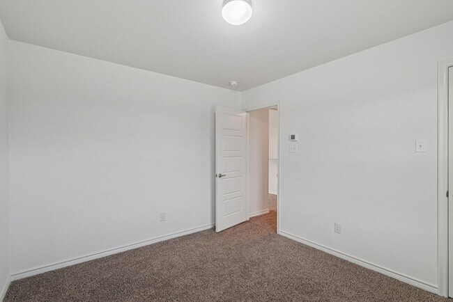 Building Photo - 1025 Indigo Ln