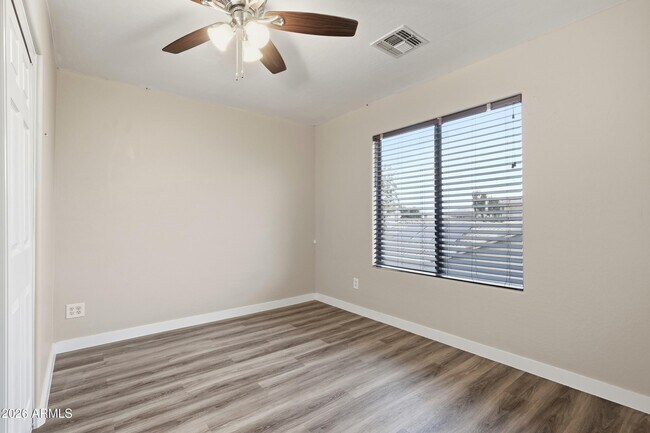 Building Photo - 1537 E Bowman Dr