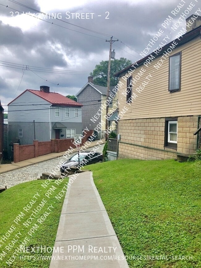 Building Photo - 32 Wyoming St