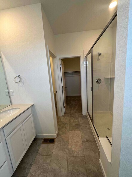 Building Photo - 5392 Euclid Dr