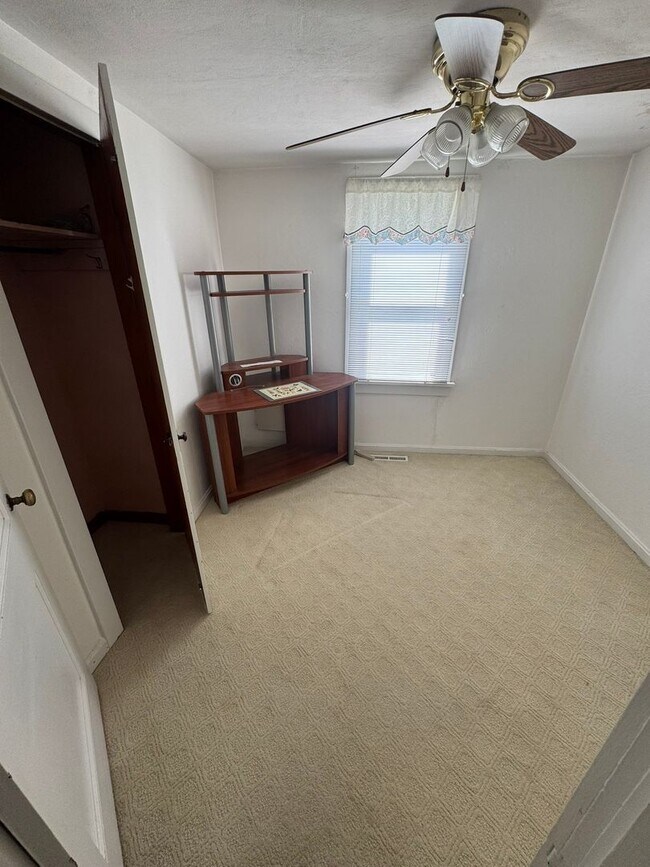 Building Photo - Cozy 2 Bedroom 1 Bath Home