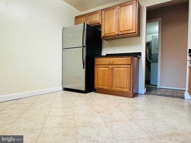 Building Photo - 11401 Commonwealth Dr