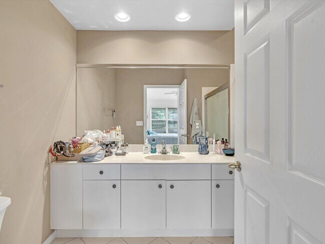 Building Photo - 6396 Park Lake Cir