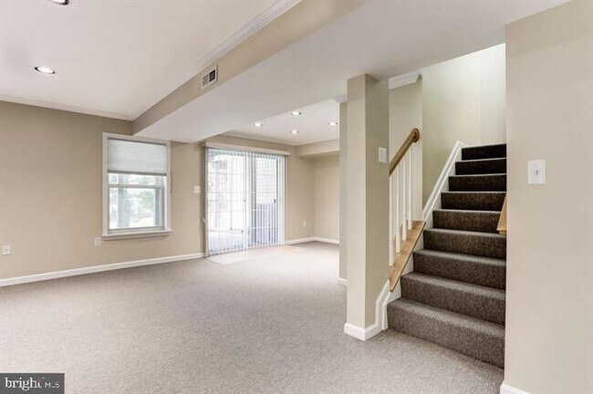 Building Photo - 4 Austringer Ct