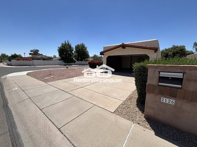 Building Photo - 2126 N Villas Ln
