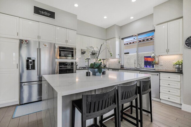 Building Photo - 860 Mission Creek Dr