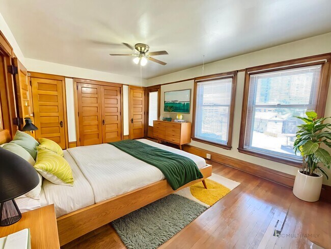 photo-jul-15-2023-11-53-25-am - Bedroom - Mid-Century Modern - 6 - Cross Apartments