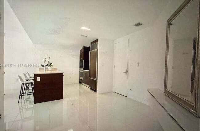 Building Photo - 475 Brickell Ave