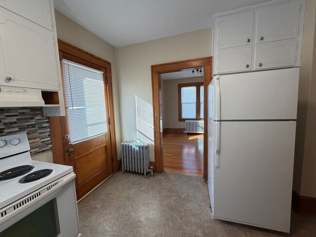 Building Photo - Grandin Home!