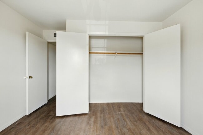 Building Photo - 9410 Edgebrook Dr