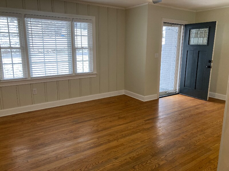 Building Photo - 222 Bank Dr