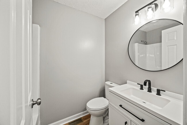 Building Photo - 1060 Butler Dr