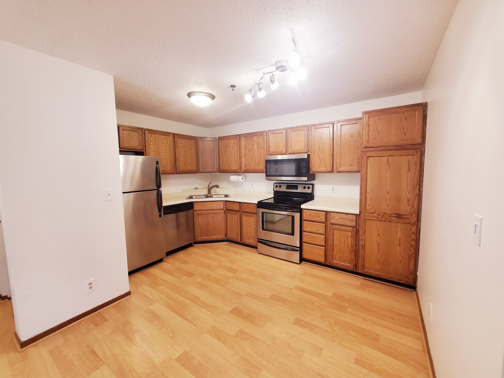 Many Cabinets for Great Storage - 2160 Ridge Dr