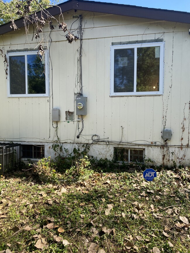 Building Photo - 10033 Baron Dr