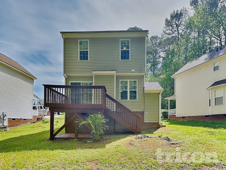 Building Photo - 4409 Woodlawn Dr