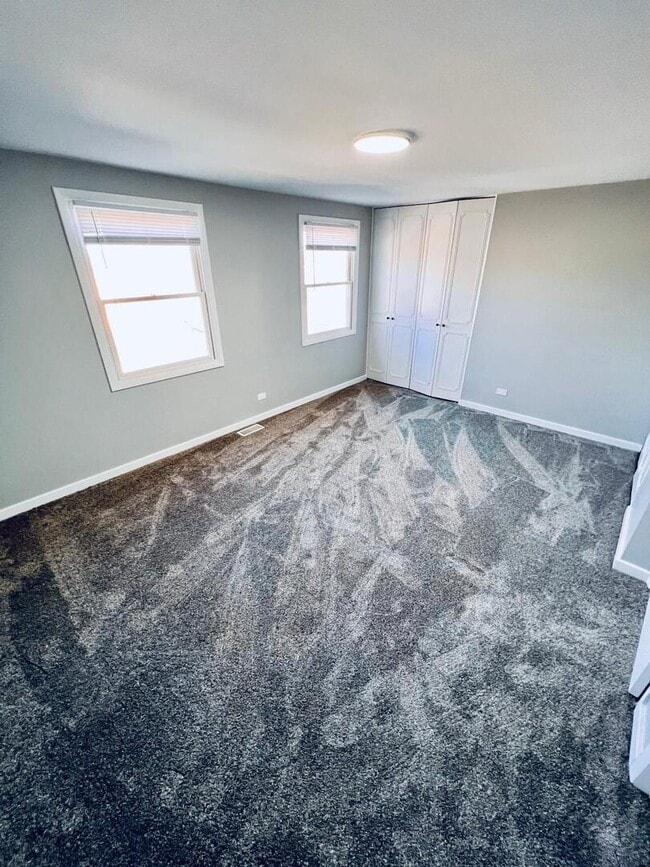 Building Photo - 2021 Farnham Ct