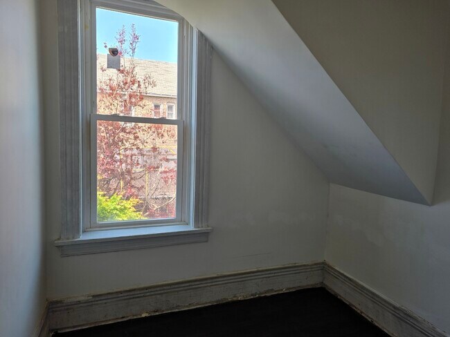 Building Photo - 3444 S Western Ave