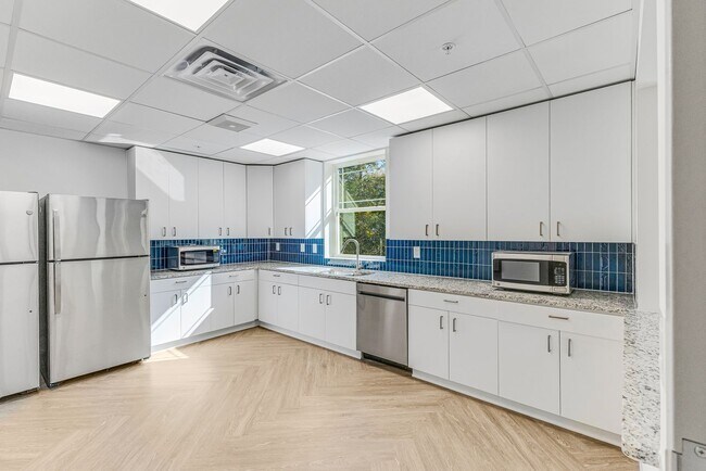 Building Photo - Brand New, 1 bedroom in Beacon Landing- With Elevator!