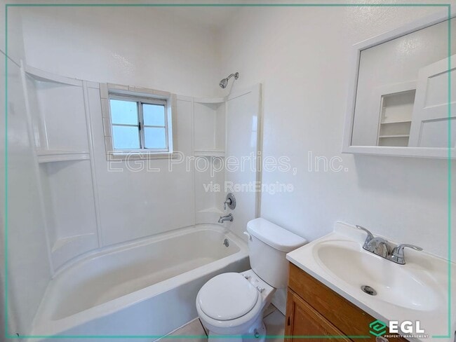 Building Photo - 115 N Westlake Ave