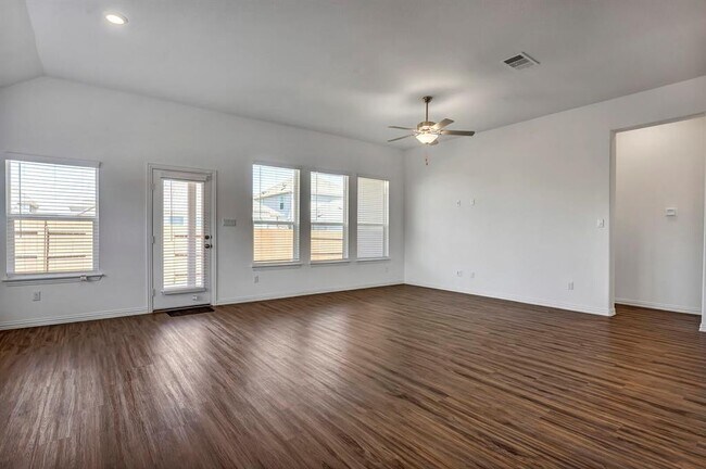 Building Photo - 506 Sixpence Ln