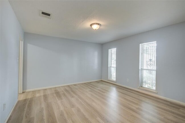Building Photo - 11427 Newbrook Dr