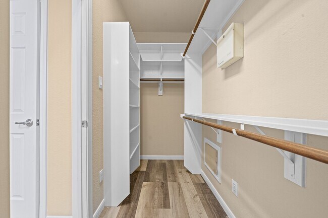 Building Photo - 5123 Shadow Breeze Ln