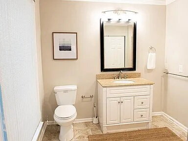 Building Photo - Fully Furnished 4BR Bungalow in Prime Forest Dr Location