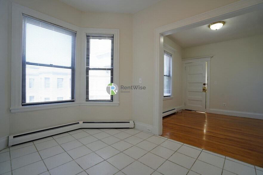 Building Photo - 72 Gardner St