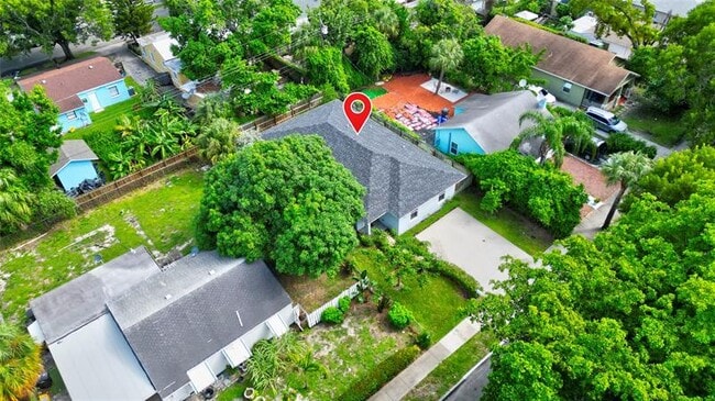 Building Photo - 627 47th St