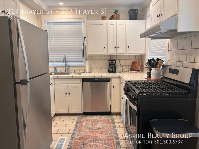 Building Photo - 217 Thayer St