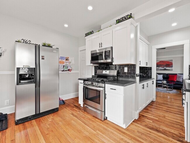 Building Photo - 8 Edgemere Rd