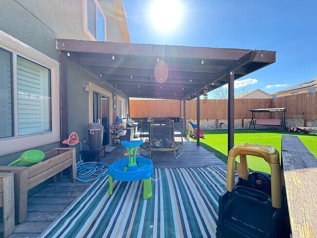 Building Photo - East El Paso 4 bed Refrig A/C w/Gorgeous L...