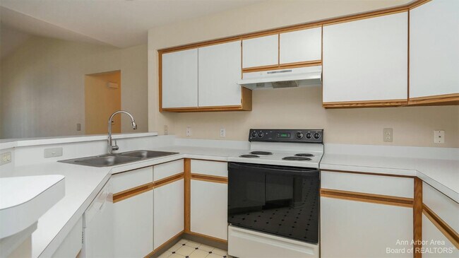 Building Photo - 1328 Heatherwood Ln