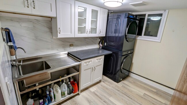 Large laundry room with sink and storage - 3140 SW Chintimini Ave