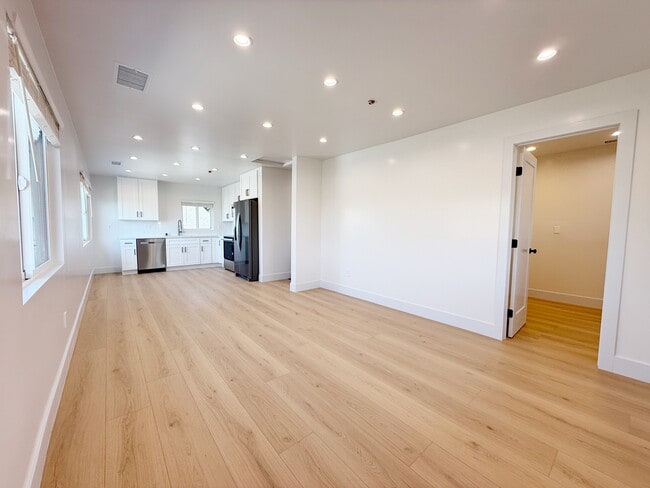 Building Photo - 129 N Vendome St